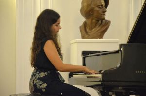 Michalina Rzeszutek podczas koncertu w Dworku Chopina w Dusznikach Zdroju 21.08.2016. Fot. Tomasz Orlow.